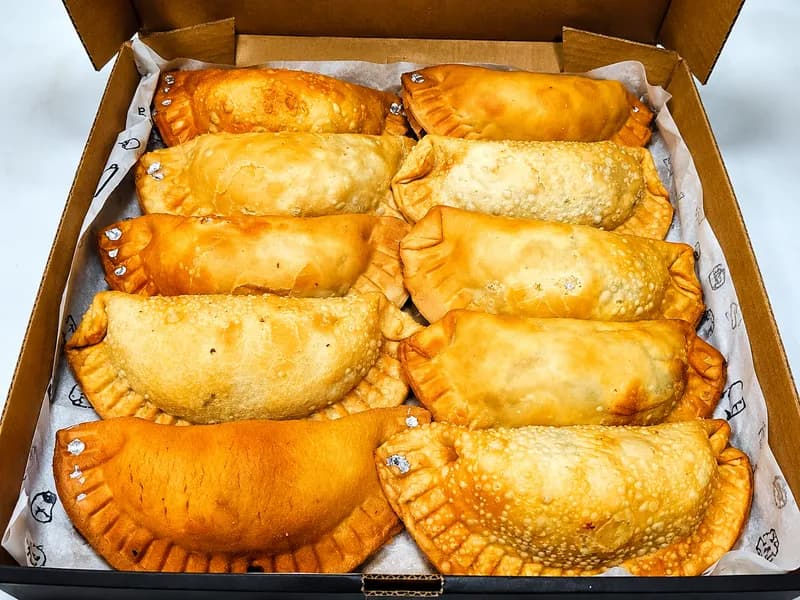 Combo 6 - 10 empanadas y Pepsi